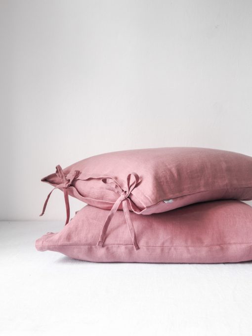 Linen pillowcase with ties dusty pink