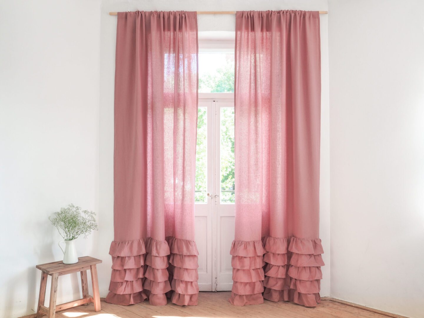 Dusty pink linen curtain with ruffles