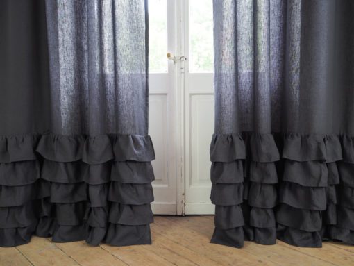 Linen curtain with ruffles