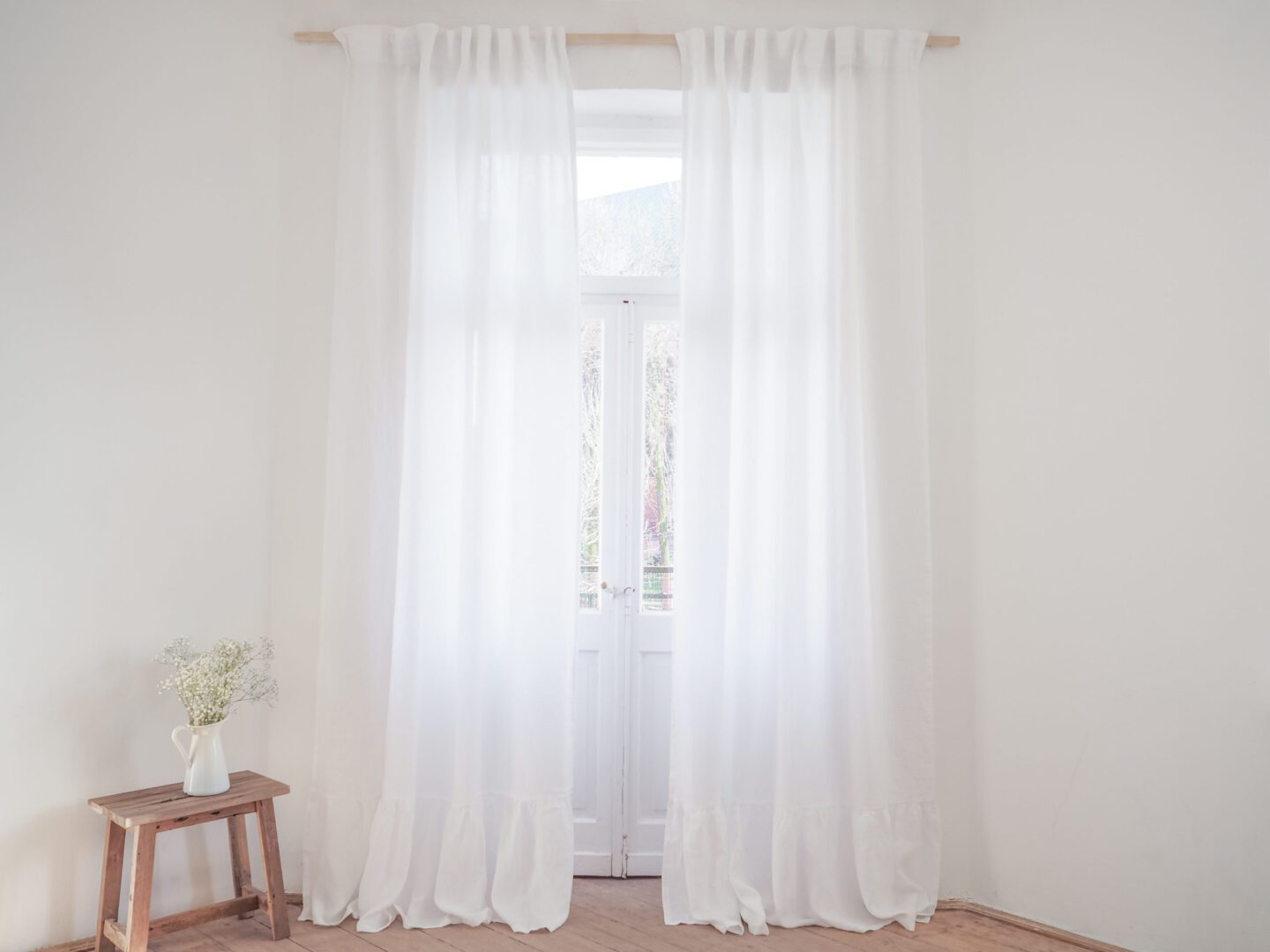 Halbtransparente weiße Vorhang
