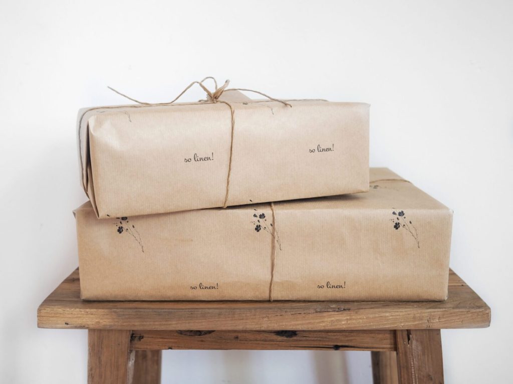 Eco gift packaging - how to package a Christmas gift
