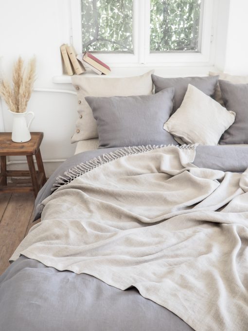 Linen throw with fringes