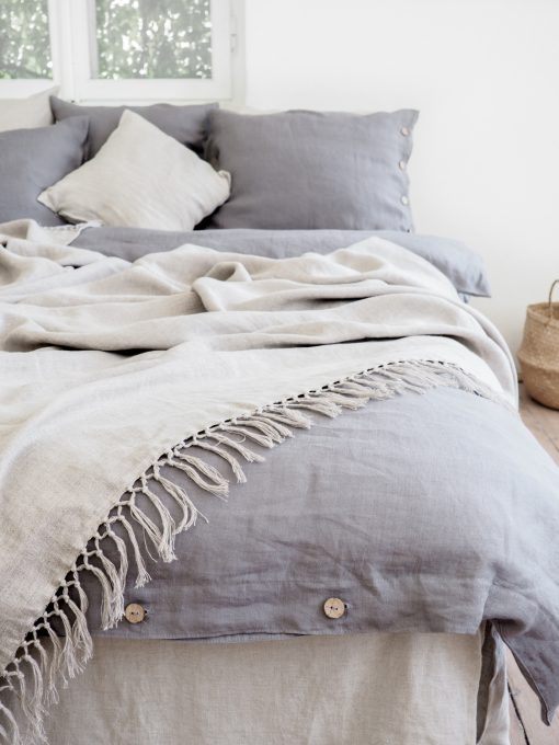 Linen throw with fringes