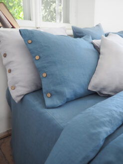 Bettwäsche aus blauem Leinen