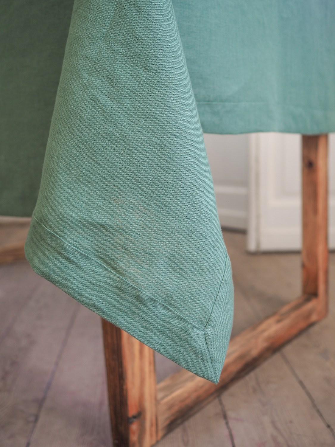 Green solid linen tablecloth 1