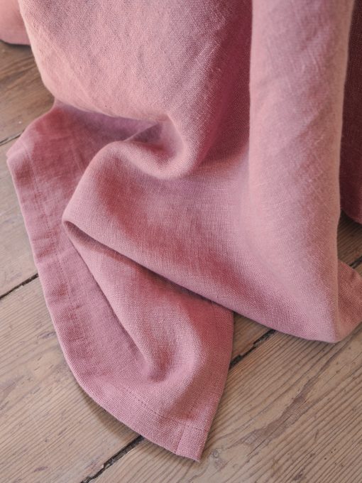 Sofabezug aus rosa Leinen