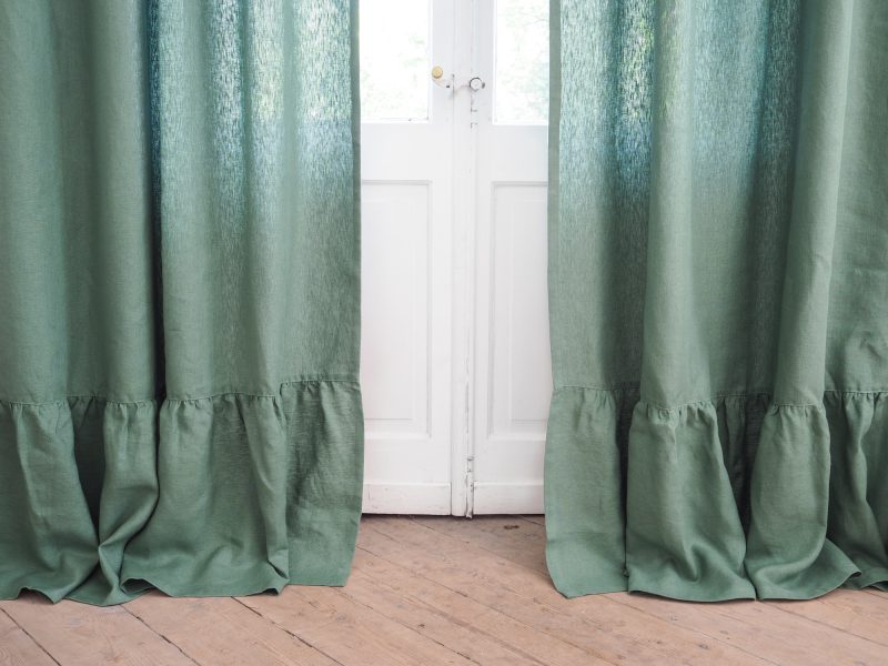 Linen curtains with a frill in a green color