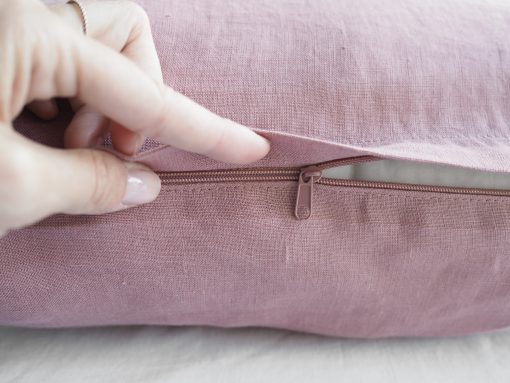 Linen bedding with a zipper