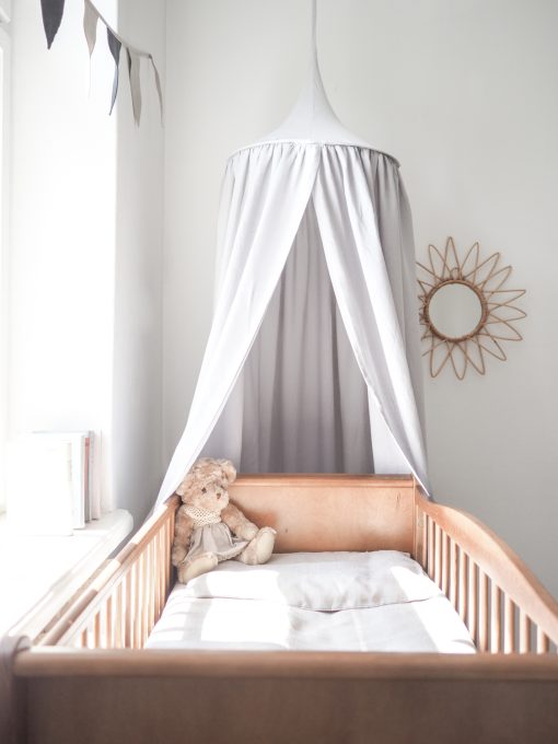 Linen canopy for a child