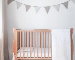 Striped linen bedding for babies